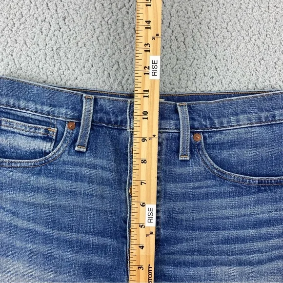Madewell High-Rise Denim Shorts in Burke Wash: Button-Front EditionSize:27